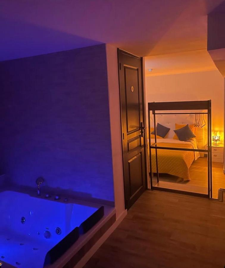 Magnifique Loft 35m2 Jacuzzi Rvb Night 1 Liebeshotel