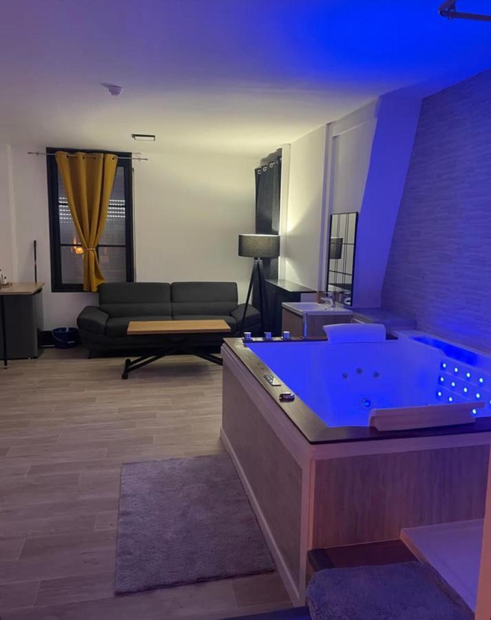 Magnifique Loft 35m2 Jacuzzi Rvb Night 1 *